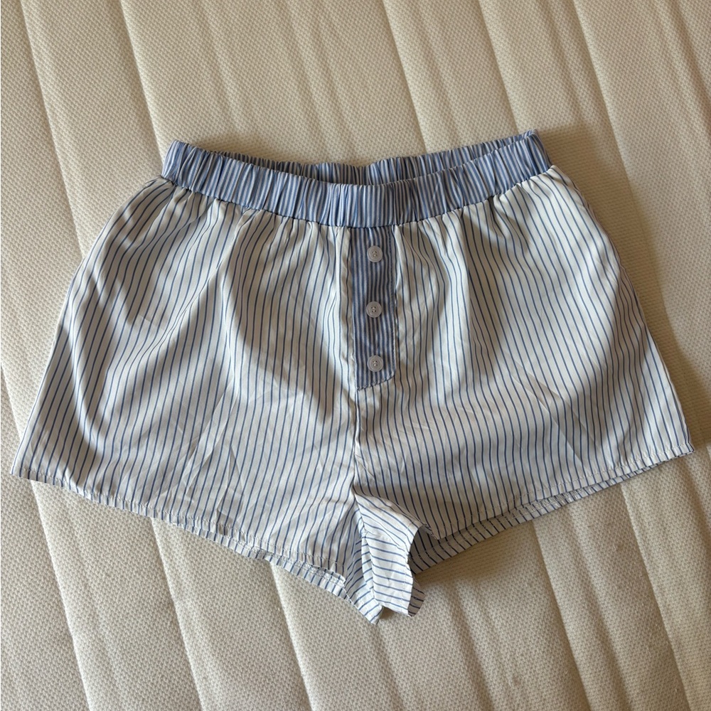 Edikted Blue and White Striped Women Shorts